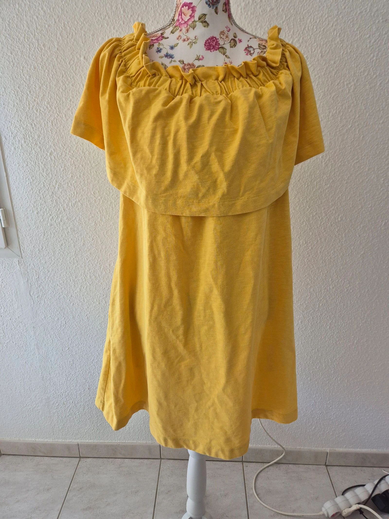 Robe jaune H&M L 40 épaules dénudées volantée manches courtes poches coton été bohème